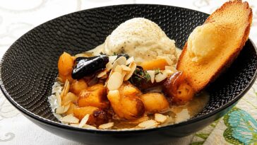 Poêlée de mirabelles de Lorraine, glace vanille et madeleine de Liverdun