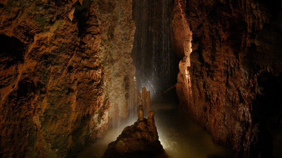 grotte diaclase Audun-le-Tiche