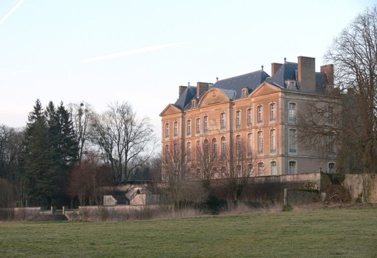 chateau Aulnois Seille