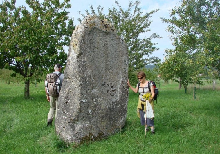 Menhir de Milly-sur-Bradon