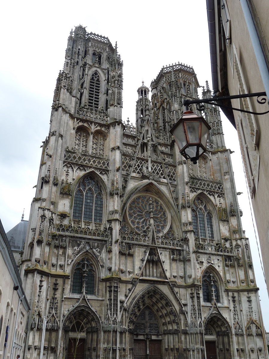Façade et tours de la cathédrale de Toul