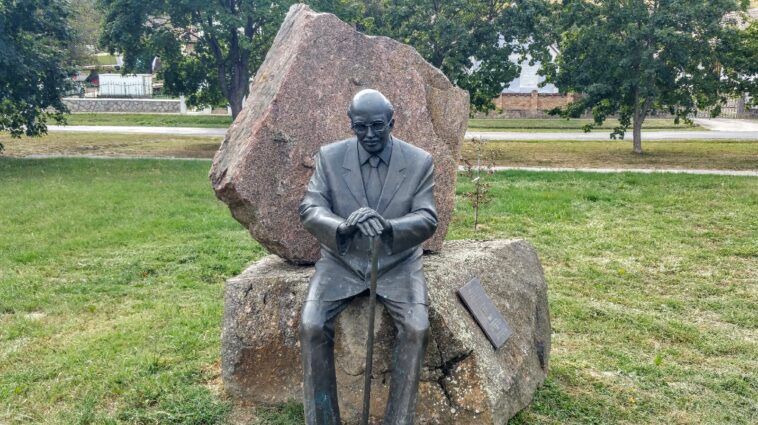 Statue d'Otto de Habsbourg-Lorraine