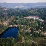 Le Village Huttopia Forêt des Vosges se situe sur les hauteurs de Granges-Aumontzey (Crédits photo : Huttopia)