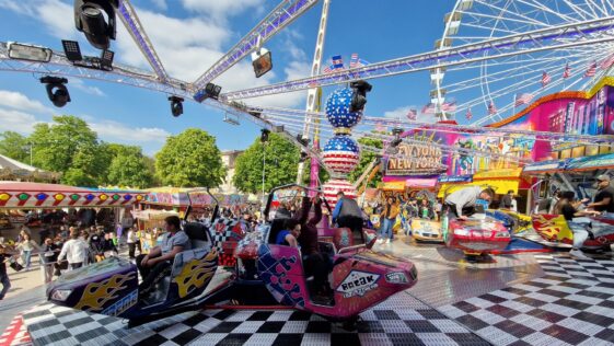 Attractions foraines sur la Place Carnot (Crédits photo : Ville de Nancy)
