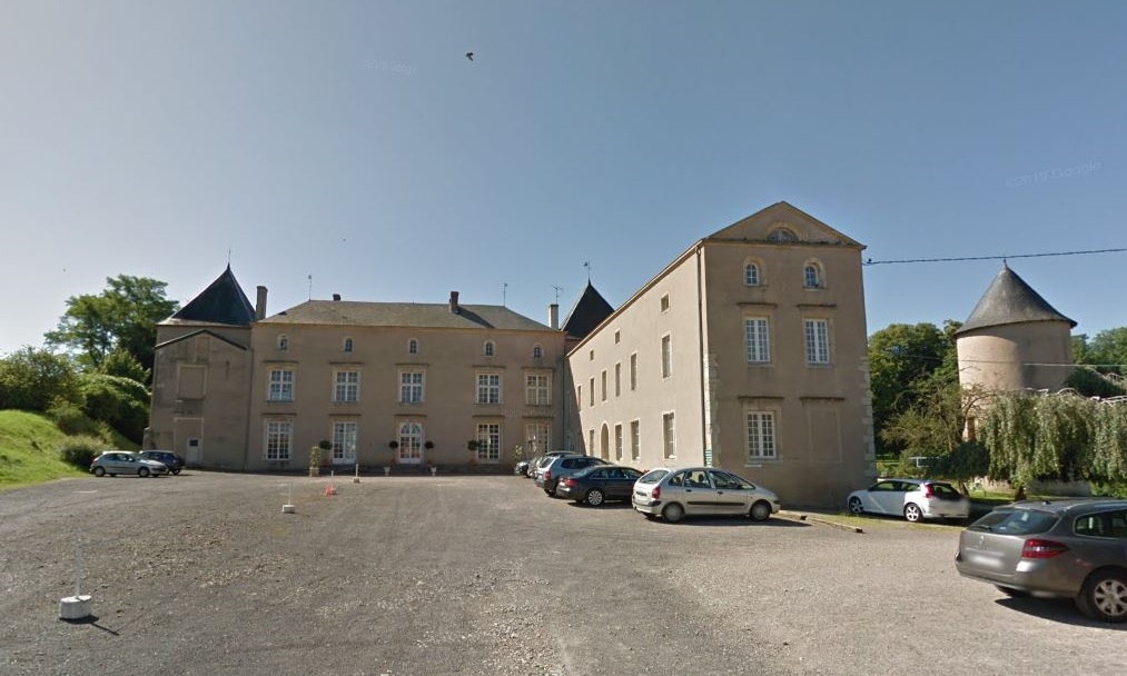 cour château Chérisey