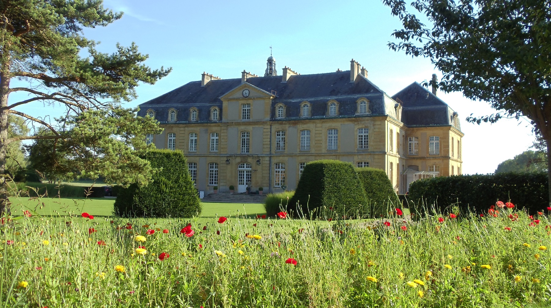 façade château de Pange