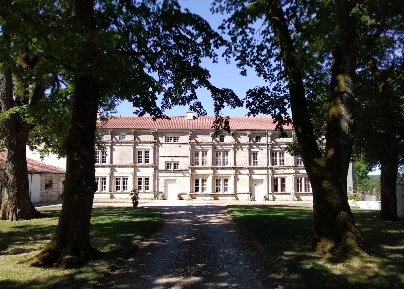 façade Renaissance Etreval