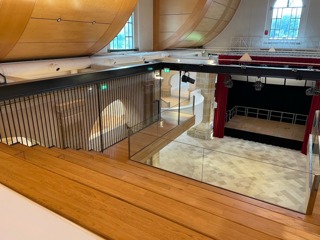 gradins suspendus Salle des Carmes