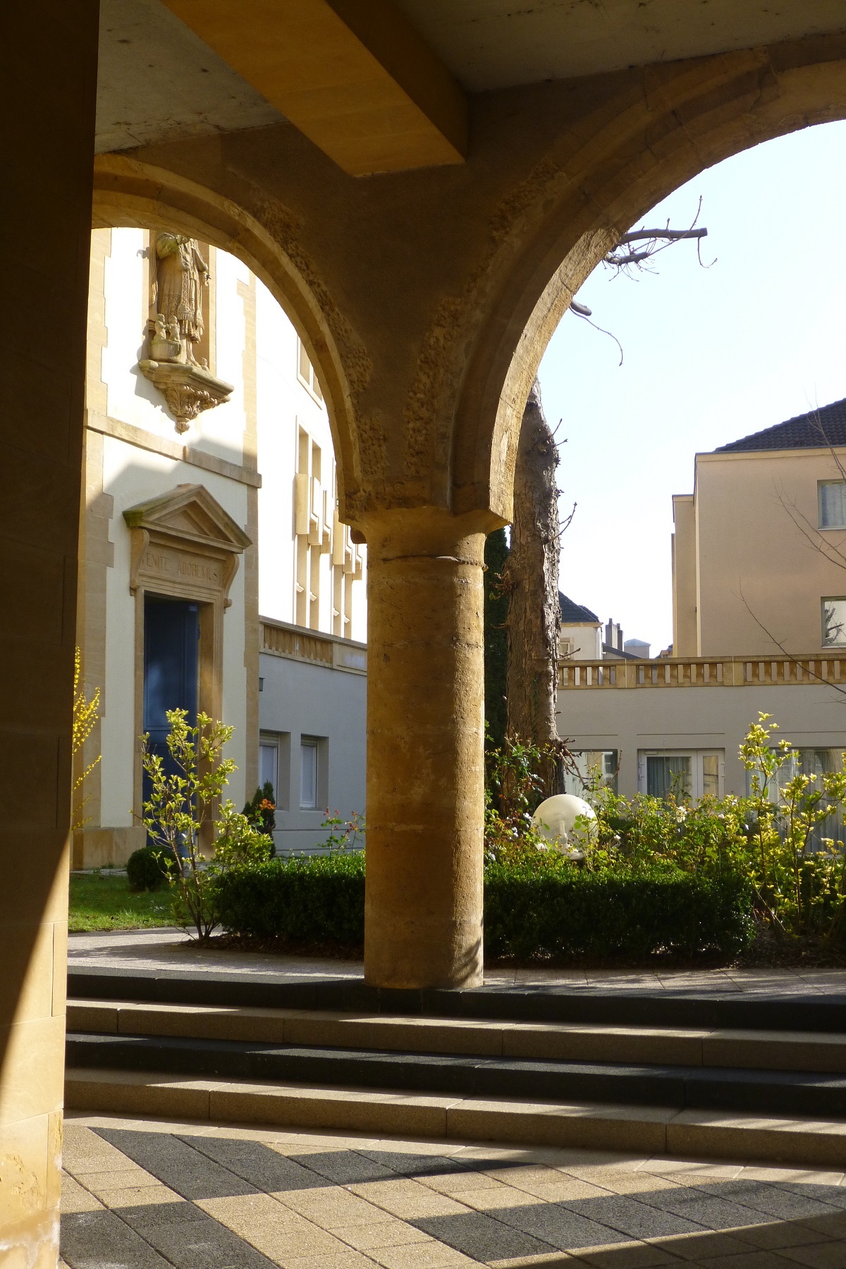 cour Hospice Saint-Nicolas Metz