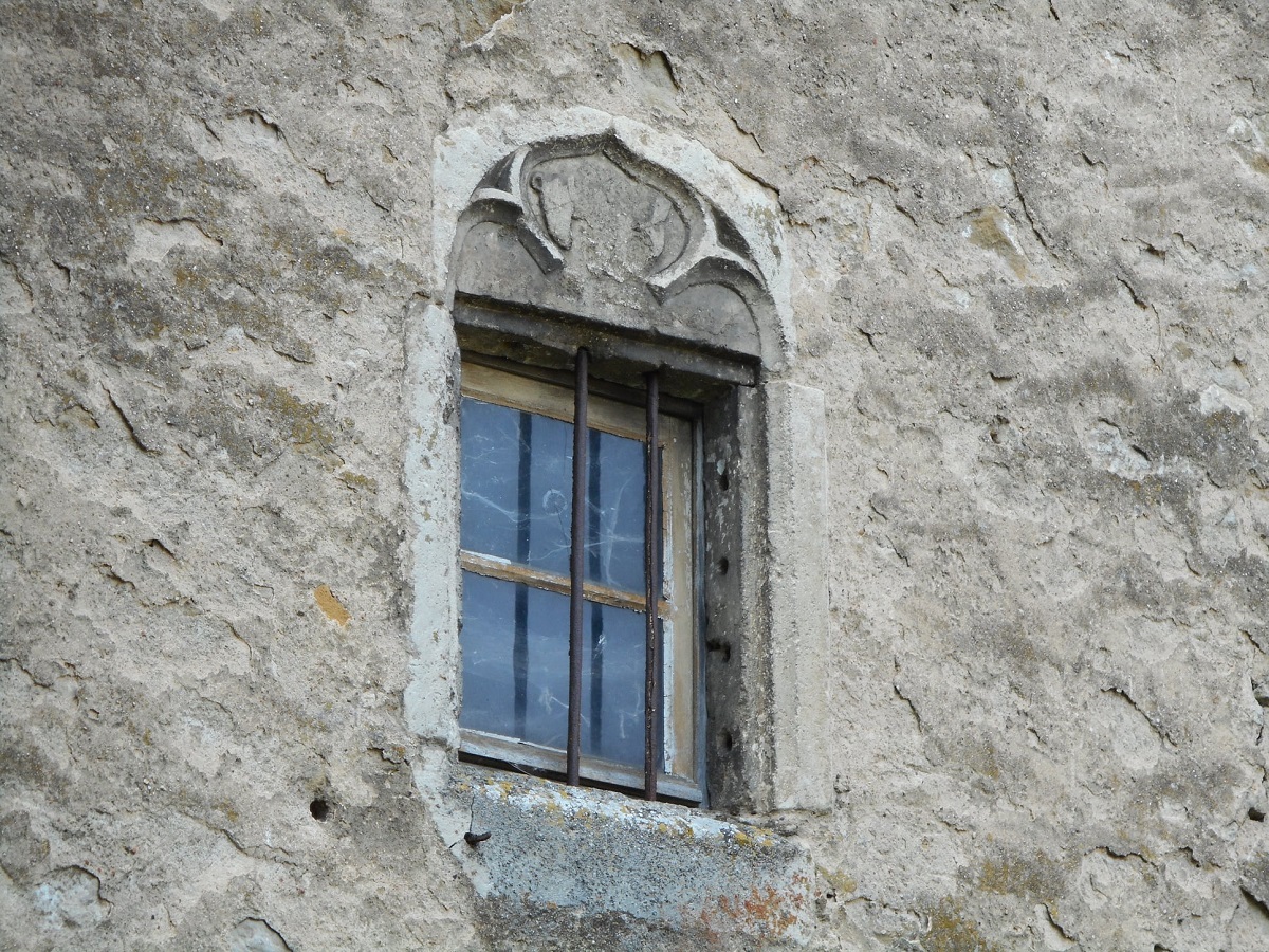 fenêtre linteau trilobé