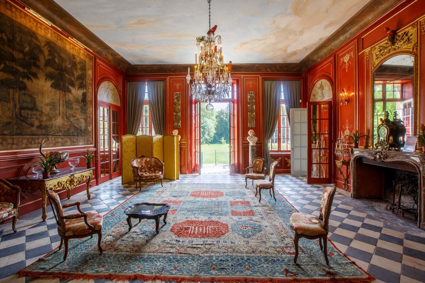 Salon rouge château de La Grange