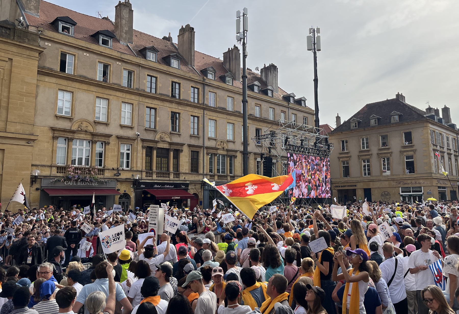 drapeau lorrain visite pape Metz